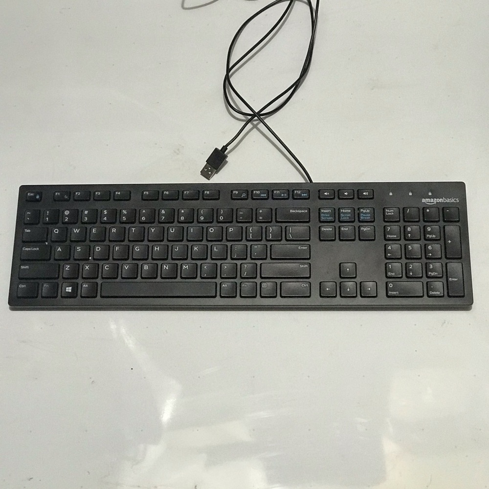 Amazon Basics Wired Keyboard Black